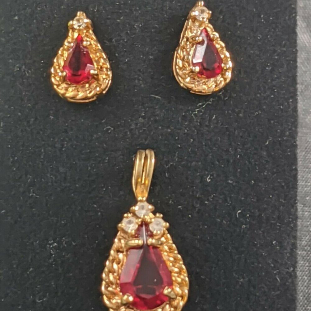 Vintage Roman Red Teardrop Costume Earrings And Pe